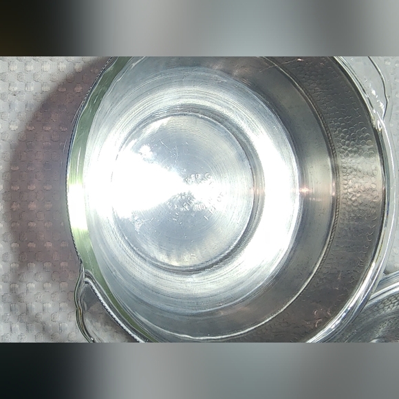 VINTAGE HAMMERED ALUMINUM BOWL WITH FIRE KING GLASS CASSEROLE BOWL SET - Picture 6 of 8